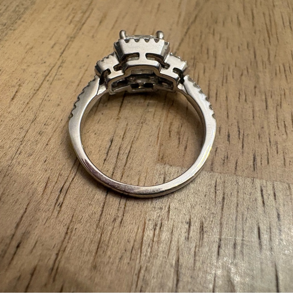 Kay Jewelers 1 1/2 carat princess cut natural diamond in a halo setting - Picture 9 of 14